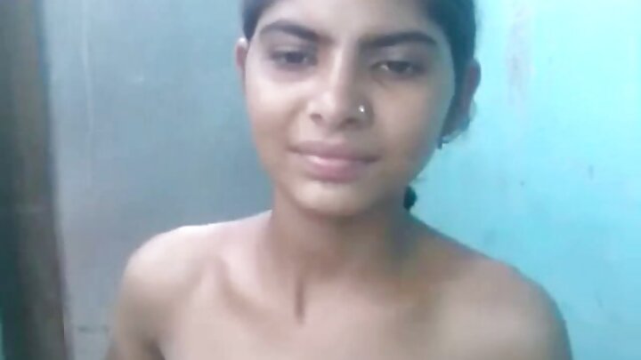 এক মৈথুনরত নারী একজন পুরুষকে বশীভূত করে তার সাথে সঙ্গম করে।