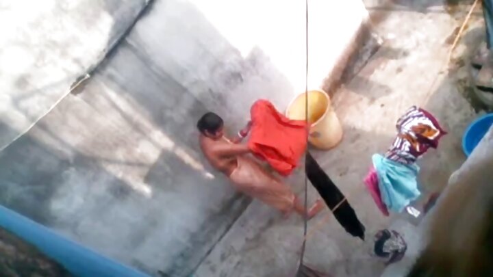 বড় পাছার মেয়েরা বেসমেন্টে এক কৃষ্ণাঙ্গ প্রেমিকের সাথে কামোত্তেজক যৌনমিলন করে।