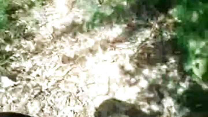 একজন সাইক্লিং কোচ বাইরে এক তরুণ ক্রীড়াবিদের সাথে যৌনমিলন করেছিল।