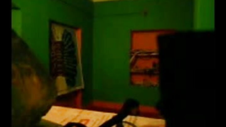 দুষ্টু কালো ছেলেরা পালা করে এক সেক্সি রোগা মেয়ের টাইট পাছায় চুদল
