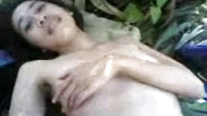 পুরুষরা অভিজাত যৌনকর্মীদের সাথে গণমৈথুনে লিপ্ত হয়েছিল এবং তাদের শরীরের প্রতিটি ছিদ্রপথে সঙ্গম করেছিল।