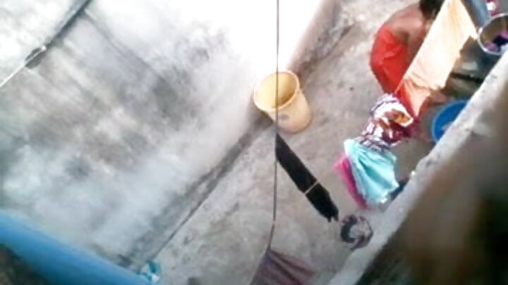 MILF এলানা বানজ একটি পর্ন কাস্টিংয়ে হার্ডকোর সেক্স করেন