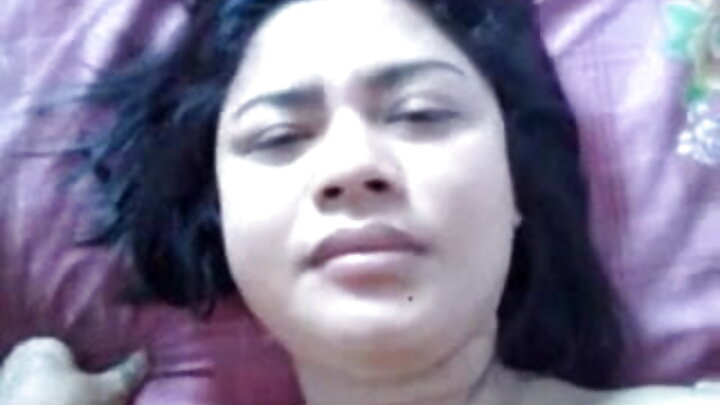 লালচুলী সারাহ রোজকে শোবার ঘরে ডাবল পেনিট্রেশন করা হয়