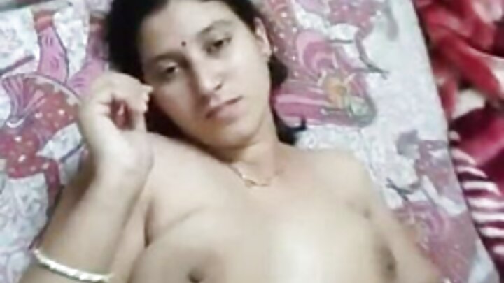 একজন বড় স্তনের বেশ্যাকে একটি পর্ন কাস্টিংয়ে দলবদ্ধভাবে চোদা হয়েছিল।