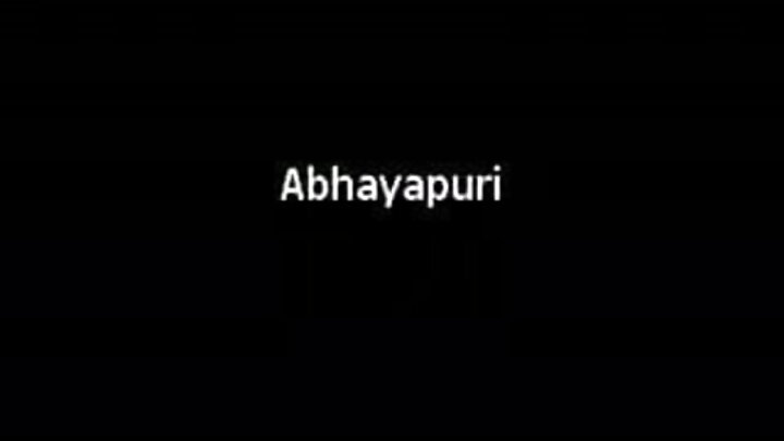 এক আবেদনময়ী ডমিনেট্রিক্স তার বশ্য প্রেমিককে পায়ু মৈথুন করায়।