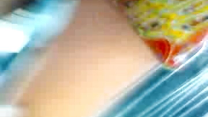 যোগব্যায়ামের পর, মেয়েরা একজন কৃষ্ণাঙ্গ প্রশিক্ষকের সাথে আন্তঃবর্ণীয় পায়ু যৌন মিলনে লিপ্ত হয়।