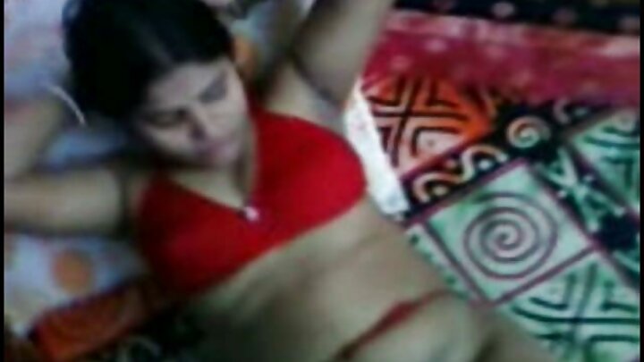 যখন পরীক্ষা শেষ হয়, ছাত্রছাত্রীরা ডাচাতে গণ-যৌনতায় মেতে ওঠে।