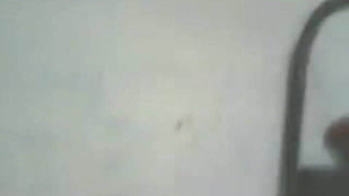 বড় স্তনের MILF এক তরুণ প্রতিবেশীকে চোদে