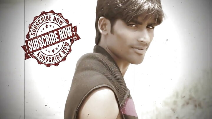 প্যান্টি পরা এক কৃশকায় মহিলাকে তার কোমল পাছায় সজোরে চোদা হয়।