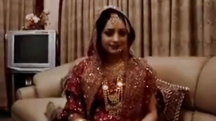 ছেলেরা প্রেমিকাদের অদলবদল করে দলবদ্ধ যৌনমিলন করল।